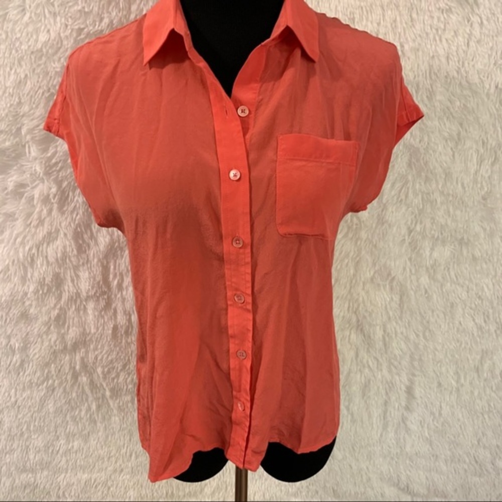 Tommy Bahama Woman’s Pink Button Down Collard Short Sleeve Shirt - Picture 9 of 9